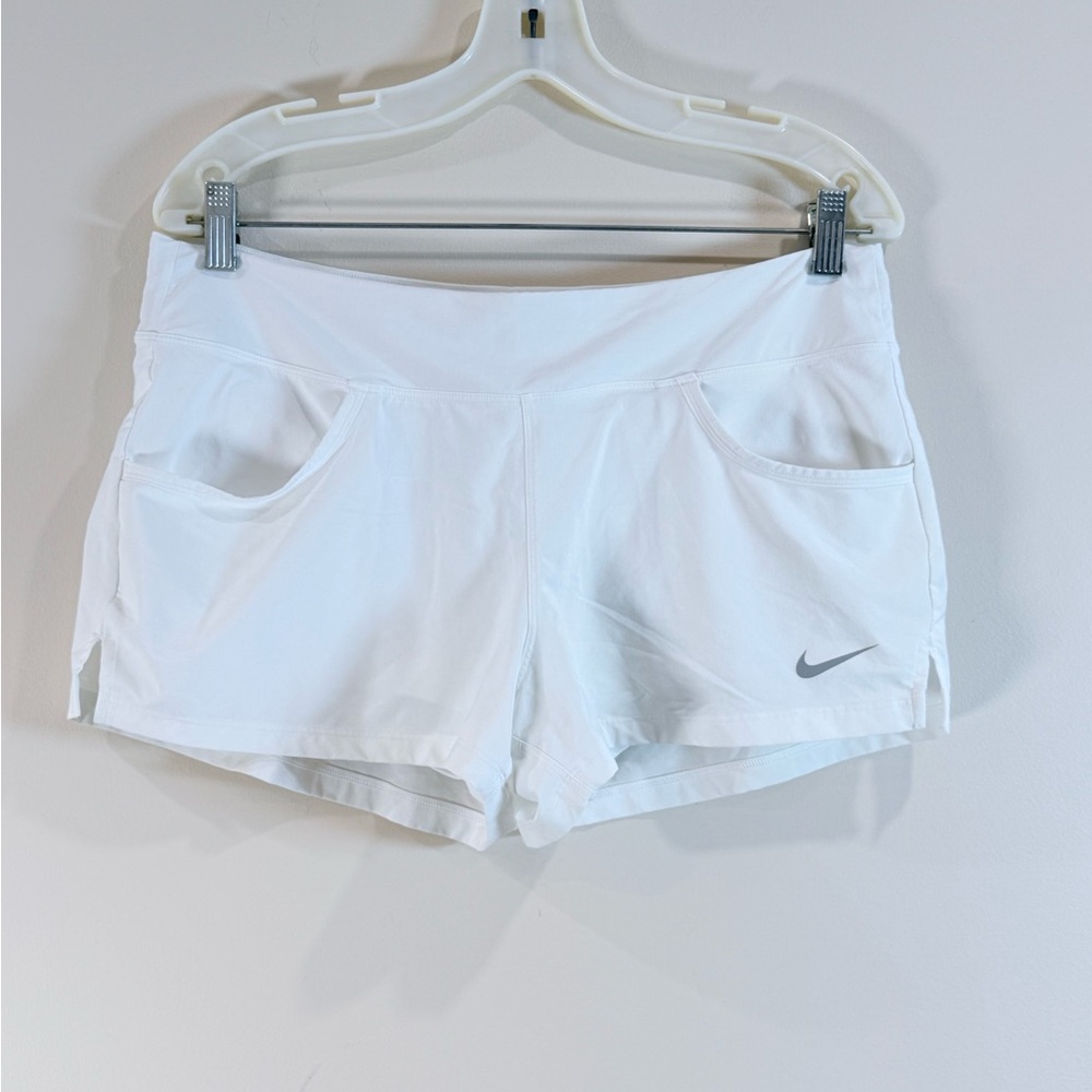 🔥Nike Women’s White Athletic Shorts with Side Pockets Size L EC🔥